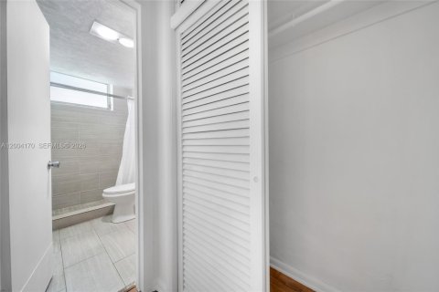 Condo in Miami Beach, Florida, 1 bedroom  № 2068398 - photo 21