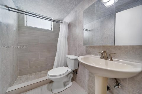 Condo in Miami Beach, Florida, 1 bedroom  № 2068398 - photo 19