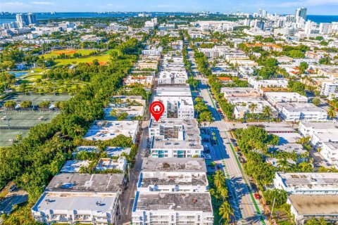 Condo in Miami Beach, Florida, 1 bedroom  № 2068398 - photo 25