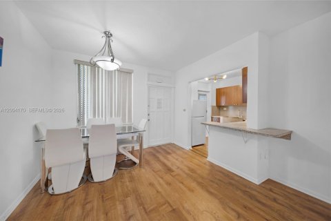 Condo in Miami Beach, Florida, 1 bedroom  № 2068398 - photo 7