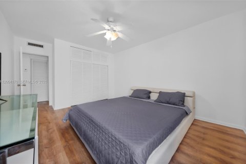 Condo in Miami Beach, Florida, 1 bedroom  № 2068398 - photo 14