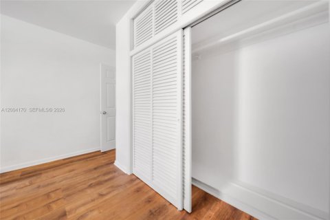 Condo in Miami Beach, Florida, 1 bedroom  № 2068398 - photo 18