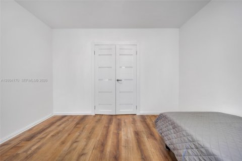 Condo in Miami Beach, Florida, 1 bedroom  № 2068398 - photo 10