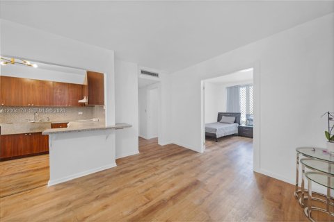 Condo in Miami Beach, Florida, 1 bedroom  № 2068398 - photo 5