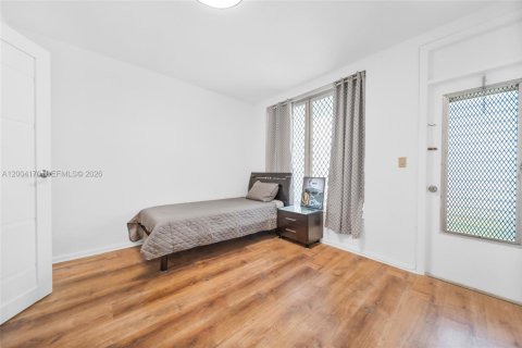 Condo in Miami Beach, Florida, 1 bedroom  № 2068398 - photo 12