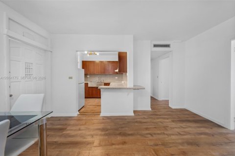 Condo in Miami Beach, Florida, 1 bedroom  № 2068398 - photo 6