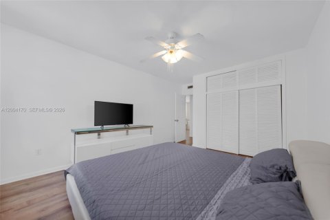 Condo in Miami Beach, Florida, 1 bedroom  № 2068398 - photo 17