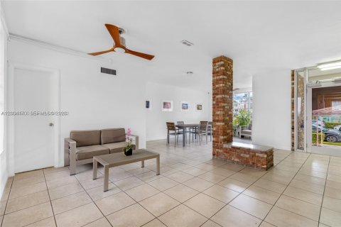 Condo in Miami Beach, Florida, 1 bedroom  № 2068398 - photo 15