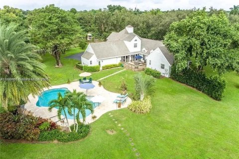 House in Southwest Ranches, Florida 4 bedrooms, 235.04 sq.m. № 1827502 - photo 2