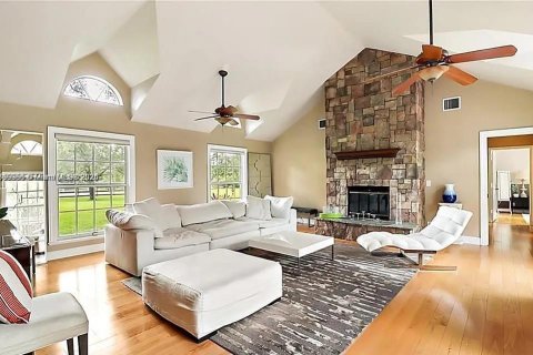 House in Southwest Ranches, Florida 4 bedrooms, 235.04 sq.m. № 1827502 - photo 11