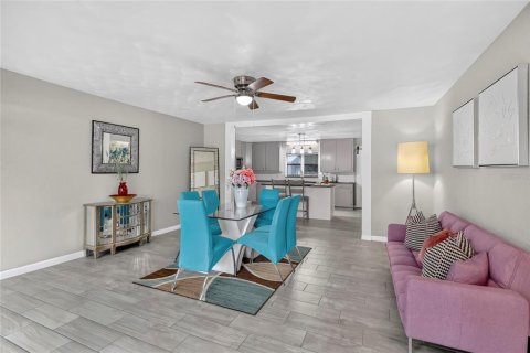 Villa ou maison à vendre à Winter Haven, Floride: 4 chambres, 184.41 m2 № 2408920 - photo 12