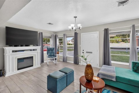Villa ou maison à vendre à Winter Haven, Floride: 4 chambres, 184.41 m2 № 2408920 - photo 10