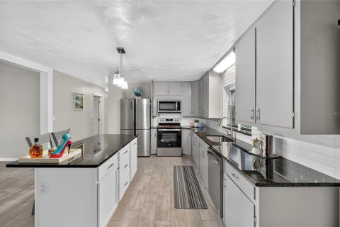 Villa ou maison à vendre à Winter Haven, Floride: 4 chambres, 184.41 m2 № 2408920 - photo 15
