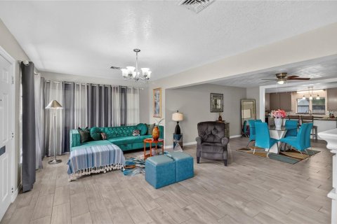 Villa ou maison à vendre à Winter Haven, Floride: 4 chambres, 184.41 m2 № 2408920 - photo 8