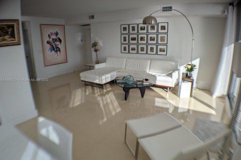 Copropriété à louer à Surfside, Floride: 2 chambres, 107.3 m2 № 1979458 - photo 11