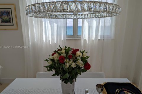 Copropriété à louer à Surfside, Floride: 2 chambres, 107.3 m2 № 1979458 - photo 13