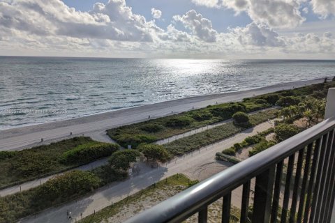 Copropriété à louer à Surfside, Floride: 2 chambres, 107.3 m2 № 1979458 - photo 3