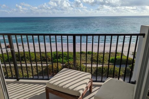 Copropriété à louer à Surfside, Floride: 2 chambres, 107.3 m2 № 1979458 - photo 2