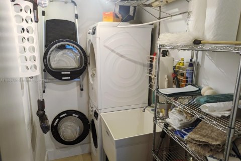 Copropriété à louer à Surfside, Floride: 2 chambres, 107.3 m2 № 1979458 - photo 27