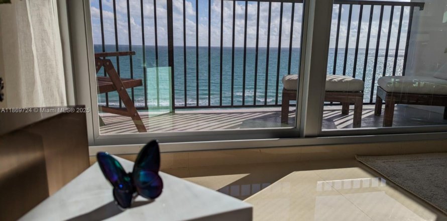 Condo à Surfside, Floride, 2 chambres  № 1979458