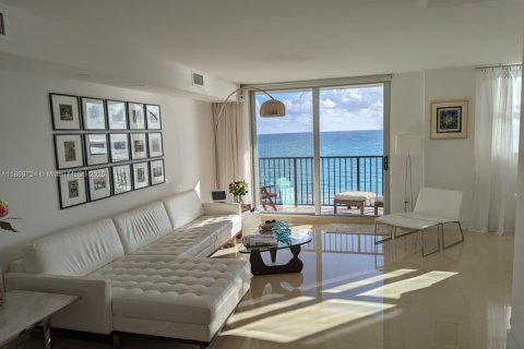 Copropriété à louer à Surfside, Floride: 2 chambres, 107.3 m2 № 1979458 - photo 20