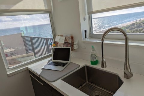 Copropriété à louer à Surfside, Floride: 2 chambres, 107.3 m2 № 1979458 - photo 18