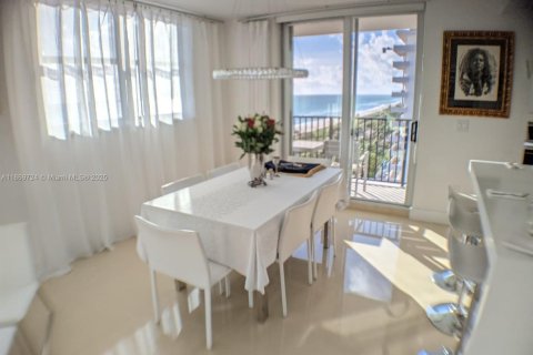 Copropriété à louer à Surfside, Floride: 2 chambres, 107.3 m2 № 1979458 - photo 14