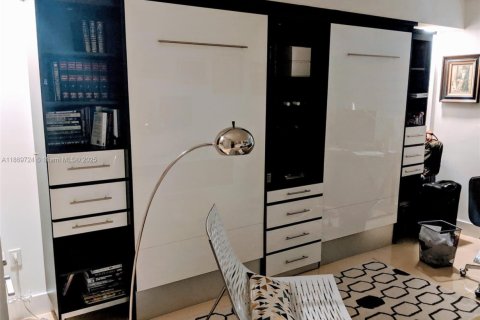 Copropriété à louer à Surfside, Floride: 2 chambres, 107.3 m2 № 1979458 - photo 24