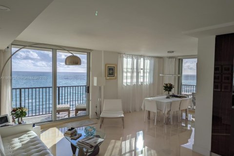 Copropriété à louer à Surfside, Floride: 2 chambres, 107.3 m2 № 1979458 - photo 21