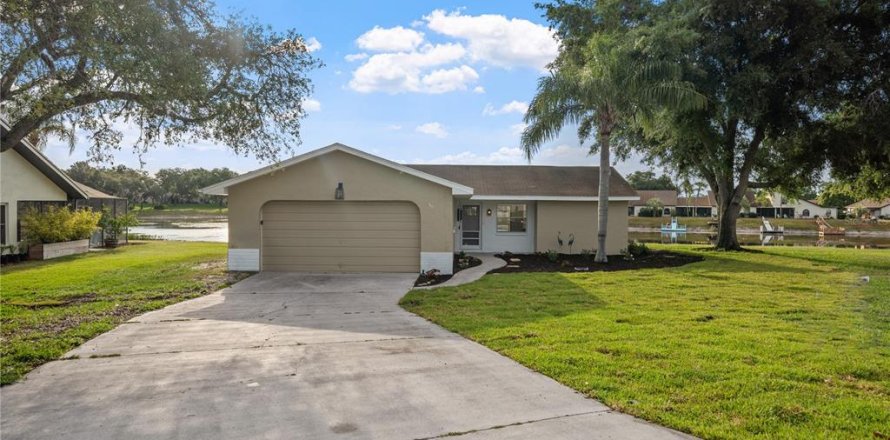 Casa en Weeki Wachee, Florida 3 dormitorios, 110.09 m2 № 1856402