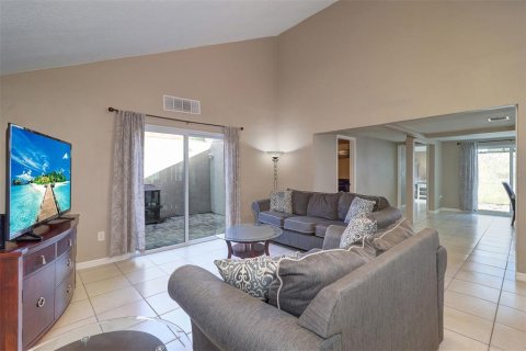 Casa en venta en New Port Richey, Florida, 2 dormitorios, 136.01 m2 № 257823 - foto 4