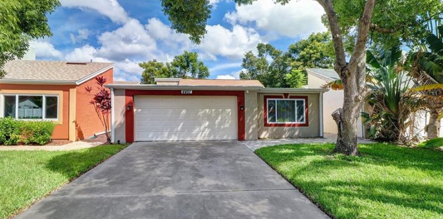 Casa en New Port Richey, Florida 2 dormitorios, 136.01 m2 № 257823