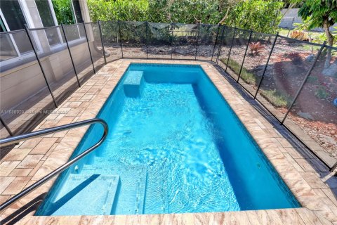 Casa en venta en Stuart, Florida, 3 dormitorios, 174.84 m2 № 1676450 - foto 2