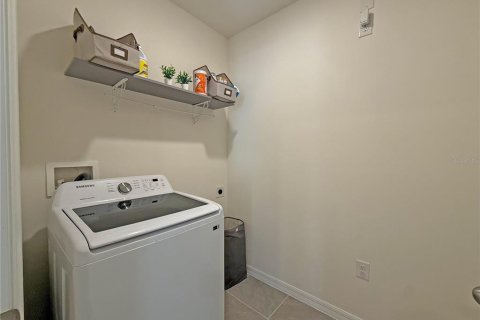 Casa en venta en Deltona, Florida, 4 dormitorios, 170.57 m2 № 1806727 - foto 17
