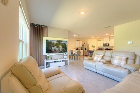 Casa en venta en Deltona, Florida, 4 dormitorios, 170.57 m2 № 1806727 - foto 9