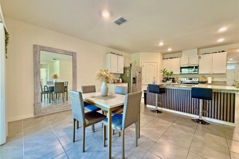 Casa en venta en Deltona, Florida, 4 dormitorios, 170.57 m2 № 1806727 - foto 8