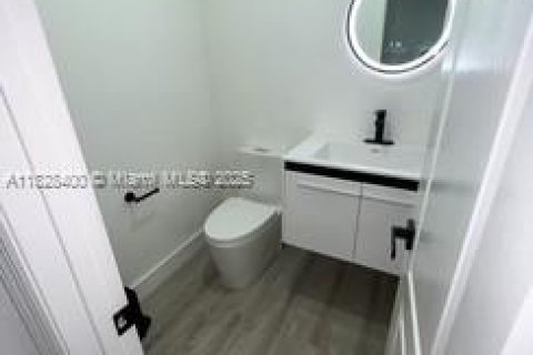 Townhouse in Hollywood, Florida 2 bedrooms № 2059690 - photo 16