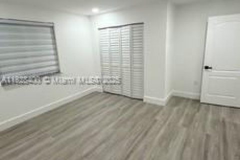 Townhouse in Hollywood, Florida 2 bedrooms № 2059690 - photo 21