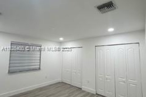 Townhouse in Hollywood, Florida 2 bedrooms № 2059690 - photo 22