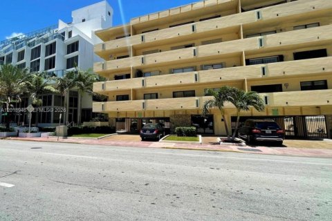 Copropriété à louer à Miami Beach, Floride: 1 chambre, 56.67 m2 № 2085264 - photo 13