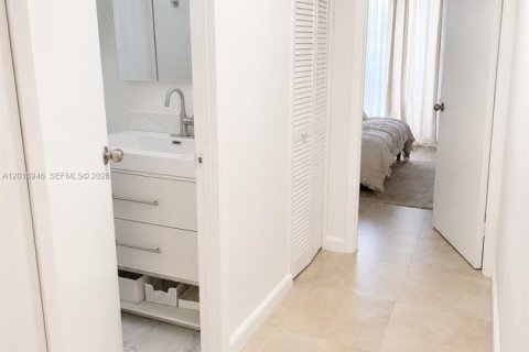 Copropriété à louer à Miami Beach, Floride: 1 chambre, 56.67 m2 № 2085264 - photo 9
