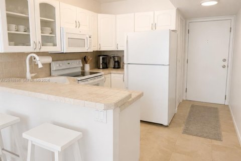 Copropriété à louer à Miami Beach, Floride: 1 chambre, 56.67 m2 № 2085264 - photo 5