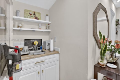 House in West Park, Florida 4 bedrooms, 102.19 sq.m. № 2186400 - photo 25