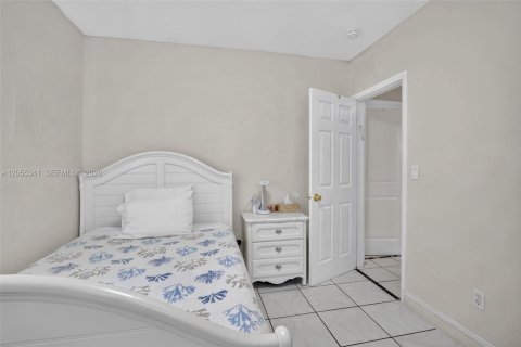 House in West Park, Florida 4 bedrooms, 102.19 sq.m. № 2186400 - photo 20