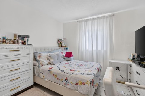 House in West Park, Florida 4 bedrooms, 102.19 sq.m. № 2186400 - photo 21