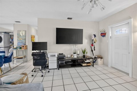House in West Park, Florida 4 bedrooms, 102.19 sq.m. № 2186400 - photo 6