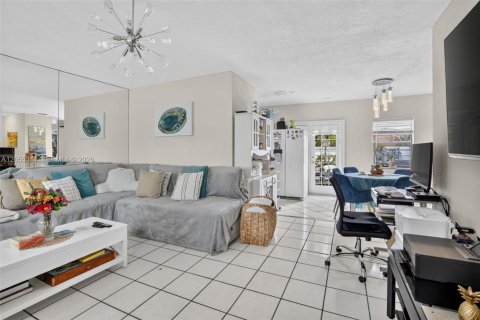 House in West Park, Florida 4 bedrooms, 102.19 sq.m. № 2186400 - photo 4