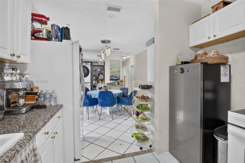 House in West Park, Florida 4 bedrooms, 102.19 sq.m. № 2186400 - photo 14