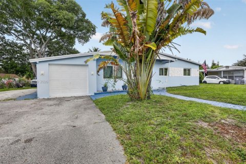 House in West Park, Florida 4 bedrooms, 102.19 sq.m. № 2186400 - photo 2