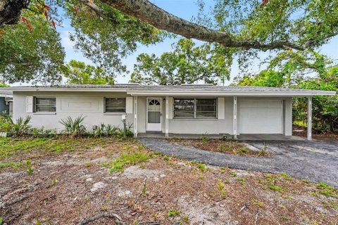 House in Saint Petersburg, Florida 3 bedrooms, 154.68 sq.m. № 2279915